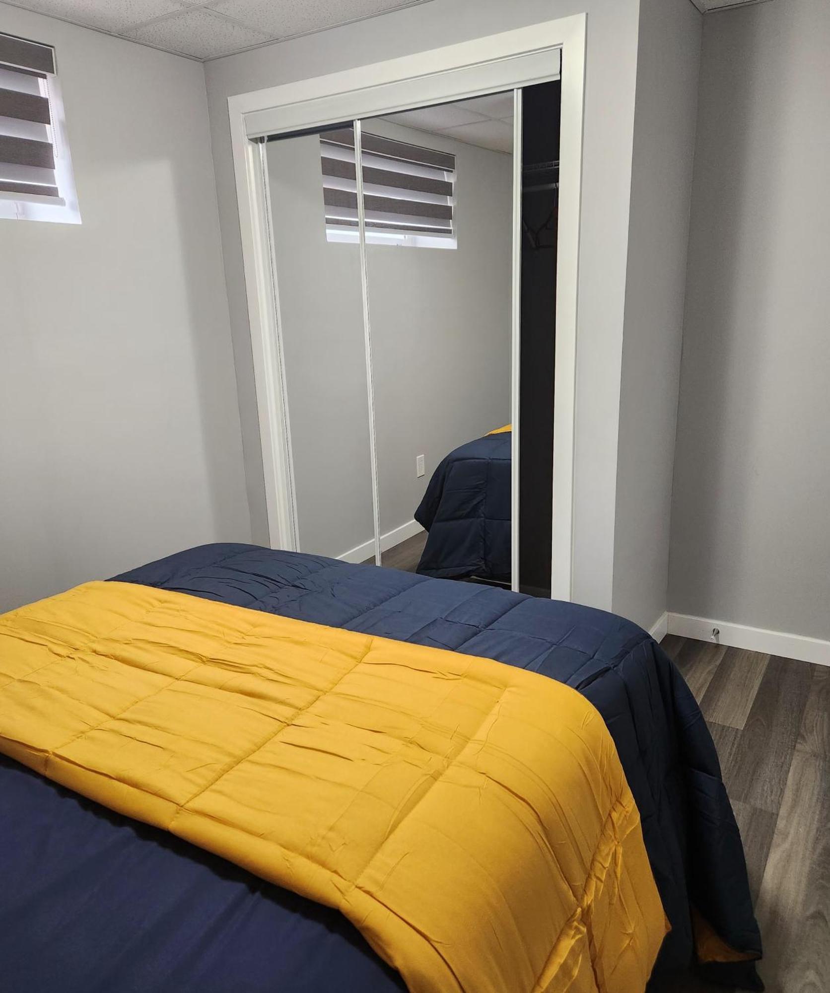 Entire Basement Suite With Private Entrance Winnipeg Exteriér fotografie